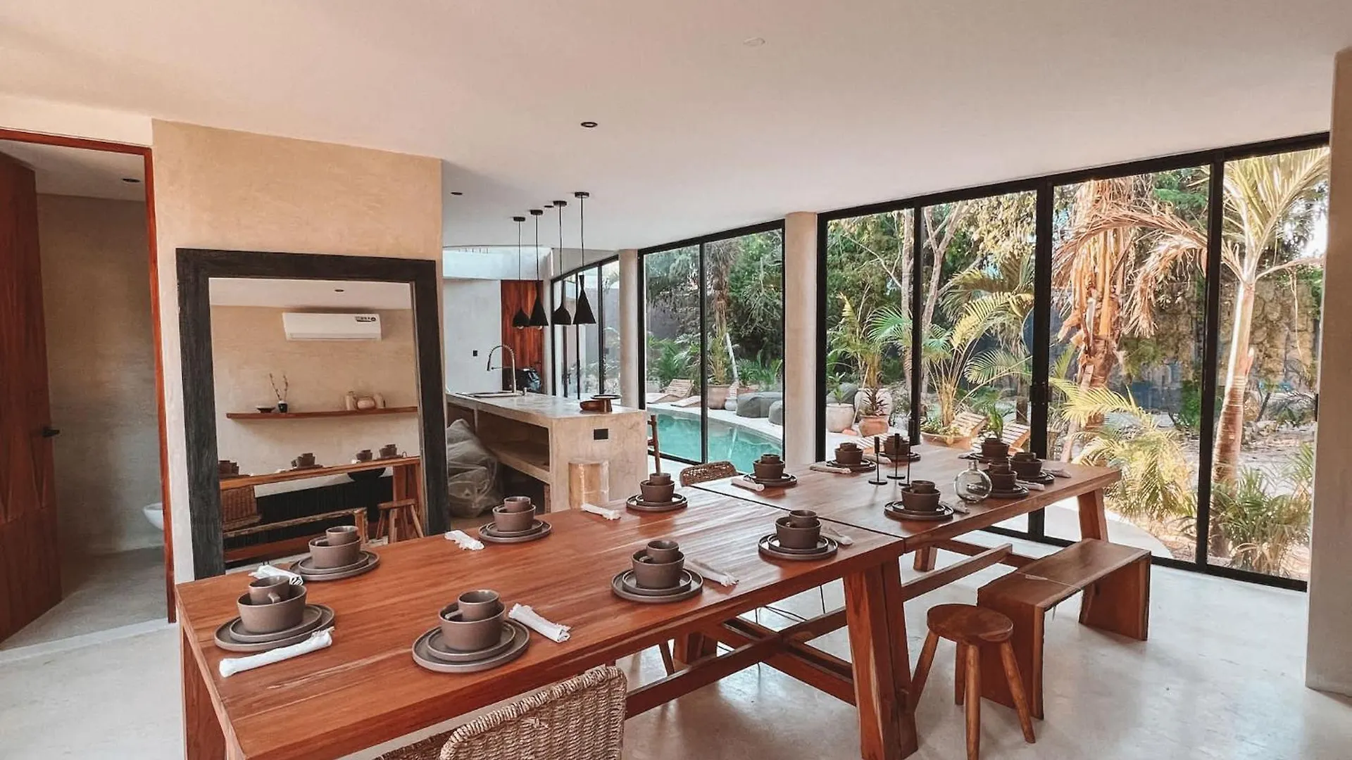 Majestic Jungle Villa With 2 Pools & Rooftop Bbq 图卢姆