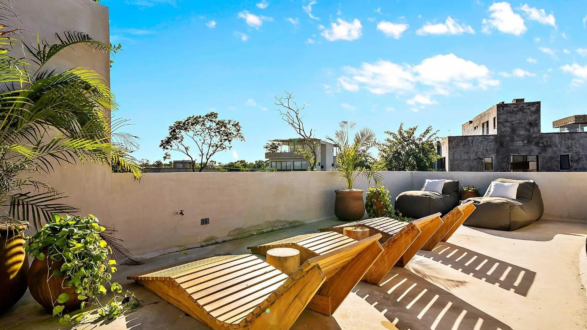 Majestic Jungle Villa With 2 Pools & Rooftop Bbq 图卢姆