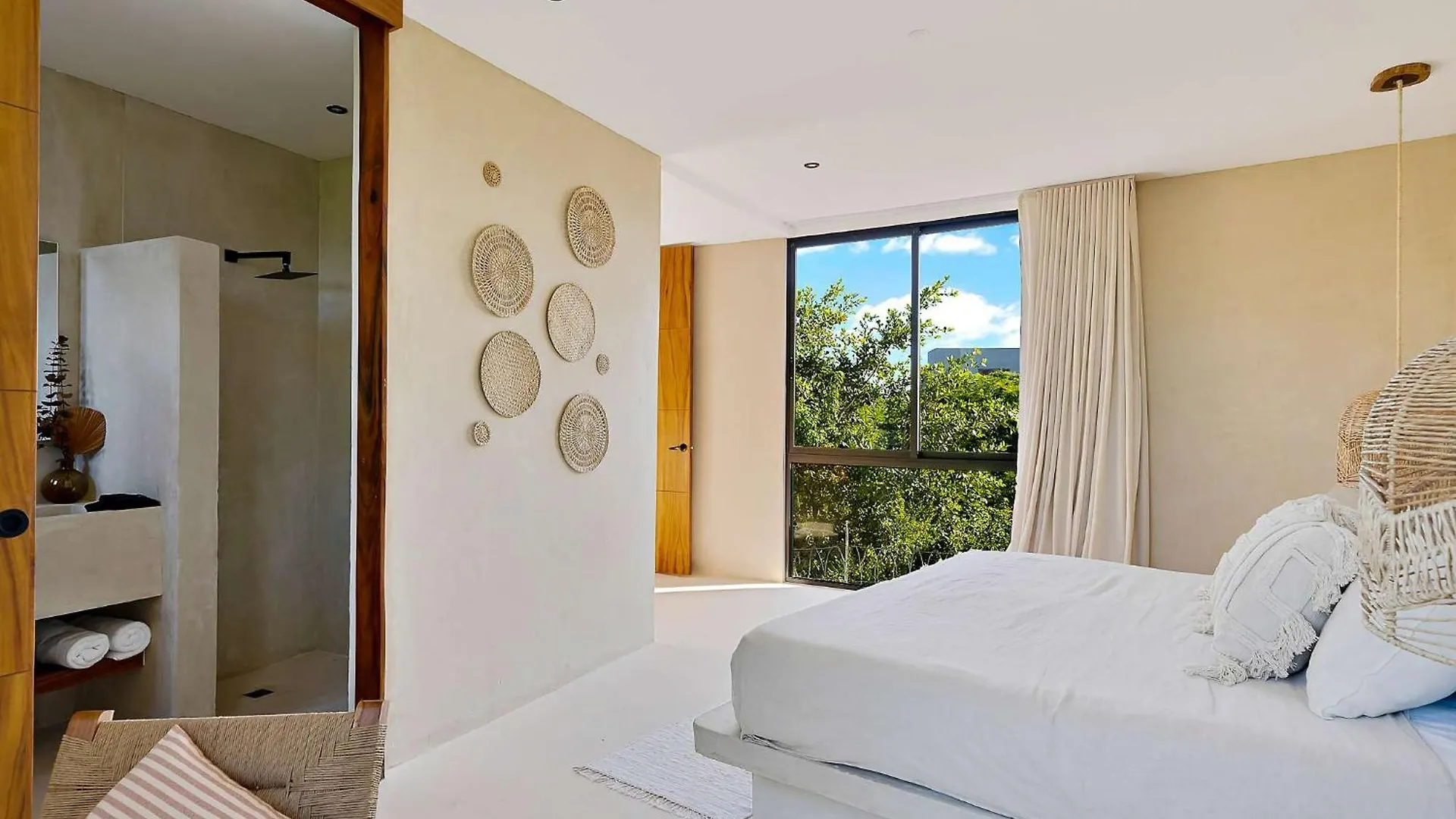 Majestic Jungle Villa With 2 Pools & Rooftop Bbq 图卢姆